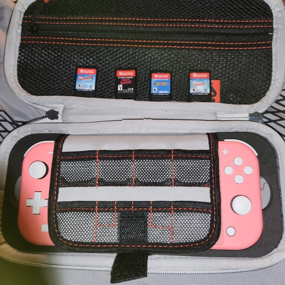 Nintendo Switch Lite - Picture 2 of 3